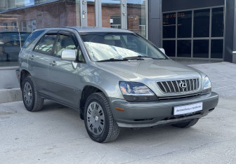 Подержанный автомобиль Lexus RX 2001 года (3 фото)