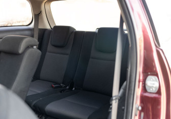 Подержанный автомобиль Toyota Wish Compactvan 2007 года (17 фото)