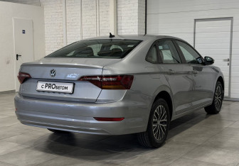 Подержанный автомобиль Volkswagen Jetta Sedan 2020 года (7 фото)