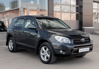 Подержанный автомобиль Toyota RAV4 2007 года (3 фото)
