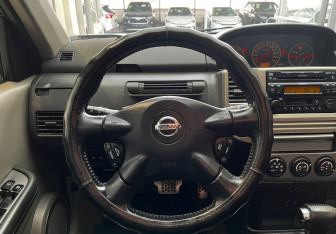 Подержанный автомобиль Nissan X-Trail 2006 года (11 фото)