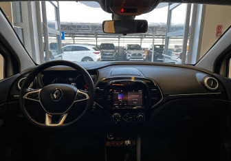 Подержанный автомобиль Renault Kaptur 2022 года (10 фото)