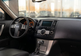 Подержанный автомобиль Infiniti FX 2006 года (10 фото)
