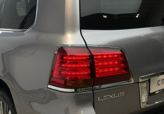 Подержанный автомобиль Lexus LX 2008 года (9 фото)
