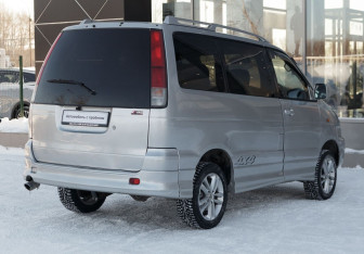 Подержанный автомобиль Daihatsu Delta Wagon Compactvan 2001 года (5 фото)