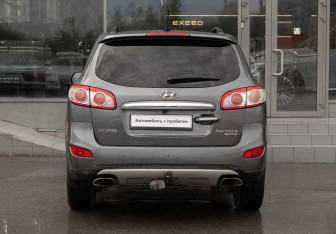 Подержанный автомобиль Hyundai Santa Fe 2012 года (6 фото)