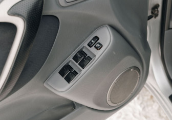 Подержанный автомобиль Toyota RAV4 2003 года (15 фото)