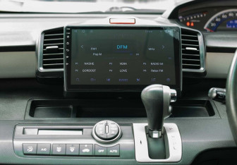 Подержанный автомобиль Honda Freed 2011 года (14 фото)