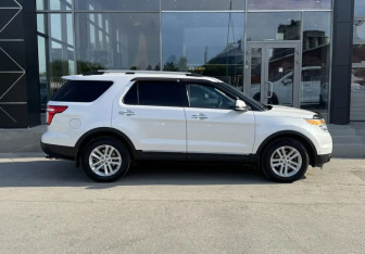 Подержанный автомобиль Ford Explorer 2012 года (24 фото)