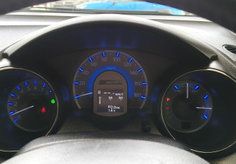 Подержанный автомобиль Honda Fit Shuttle 2014 года (10 фото)