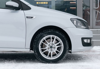 Подержанный автомобиль Volkswagen Polo Sedan 2018 года (9 фото)