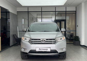 Подержанный автомобиль Toyota Highlander 2012 года (2 фото)
