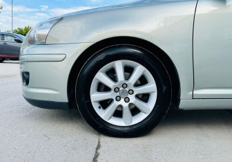 Подержанный автомобиль Toyota Avensis Sedan 2007 года (12 фото)