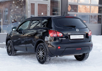 Подержанный автомобиль Nissan Qashqai 2007 года (7 фото)