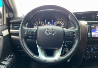 Подержанный автомобиль Toyota Fortuner 2019 года (14 фото)