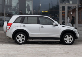 Подержанный автомобиль Suzuki Grand Vitara 2008 года (4 фото)