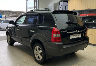 Подержанный автомобиль Hyundai Tucson 2006 года (6 фото)