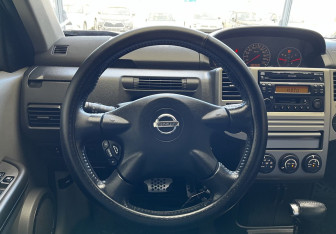 Подержанный автомобиль Nissan X-Trail 2006 года (11 фото)