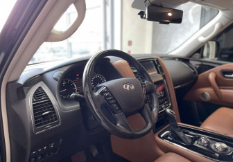 Подержанный автомобиль Infiniti QX80 2021 года (12 фото)