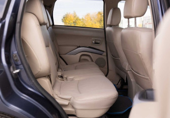 Подержанный автомобиль Mitsubishi Outlander 2008 года (20 фото)