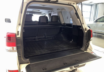 Подержанный автомобиль Toyota Land Cruiser Suv 2018 года (10 фото)