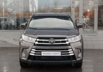 Подержанный автомобиль Toyota Highlander 2018 года (2 фото)