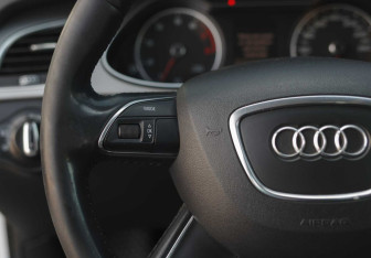 Подержанный автомобиль Audi A4 Sedan 2014 года (12 фото)