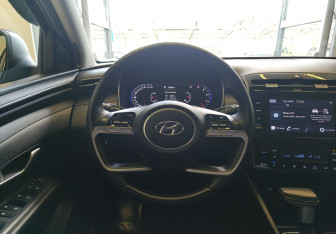Подержанный автомобиль Hyundai Tucson 2022 года (9 фото)