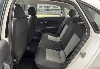 Подержанный автомобиль Volkswagen Polo Sedan 2012 года (14 фото)