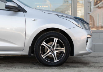 Подержанный автомобиль Kia Rio Sedan 2017 года (9 фото)