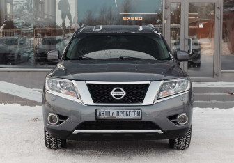Подержанный автомобиль Nissan Pathfinder 2014 года (2 фото)