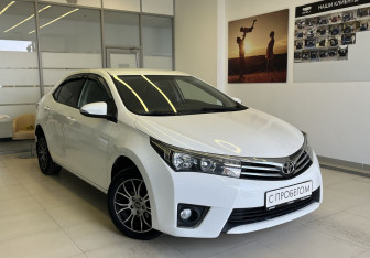 Подержанный автомобиль Toyota Corolla Sedan 2013 года (3 фото)