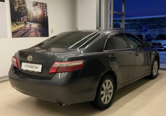Подержанный автомобиль Toyota Camry Sedan 2007 года (4 фото)