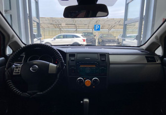 Подержанный автомобиль Nissan Tiida Hatchback 2008 года (11 фото)