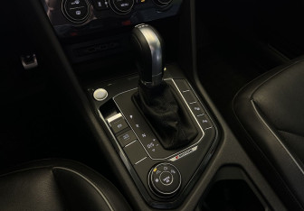 Подержанный автомобиль Volkswagen Tiguan 2018 года (15 фото)