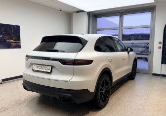 Подержанный автомобиль Porsche Cayenne 2019 года (6 фото)