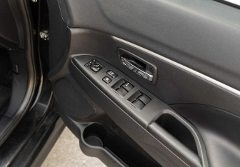 Подержанный автомобиль Mitsubishi RVR Suv 2010 года (17 фото)