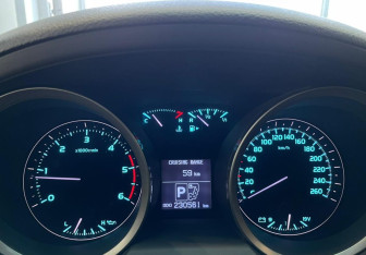 Подержанный автомобиль Toyota Land Cruiser Suv 2011 года (22 фото)
