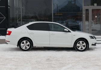 Подержанный автомобиль Skoda Octavia Liftback 2018 года (4 фото)