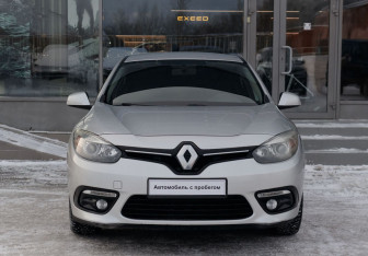 Подержанный автомобиль Renault Fluence 2013 года (2 фото)