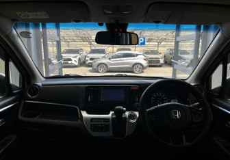Подержанный автомобиль Honda N-WGN 2014 года (9 фото)