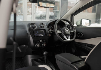 Подержанный автомобиль Nissan Note 2020 года (10 фото)