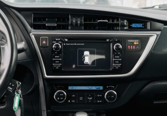 Подержанный автомобиль Toyota Auris Hatchback 2013 года (14 фото)