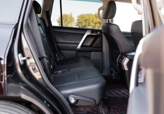 Подержанный автомобиль Toyota Land Cruiser Prado 2010 года (22 фото)