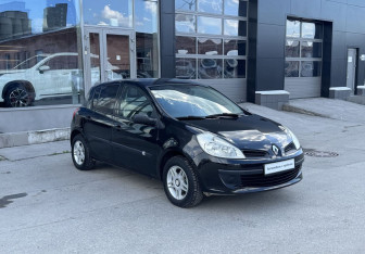Подержанный автомобиль Renault Clio Hatchback 2007 года (2 фото)