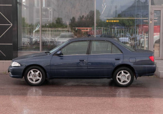 Подержанный автомобиль Toyota Carina Sedan 1999 года (8 фото)