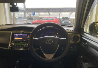 Подержанный автомобиль Toyota Corolla Wagon 2014 года (13 фото)