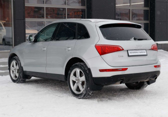 Подержанный автомобиль Audi Q5 2011 года (7 фото)