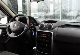 Подержанный автомобиль Renault Duster 2013 года (10 фото)