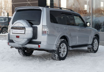 Подержанный автомобиль Mitsubishi Pajero 2011 года (5 фото)